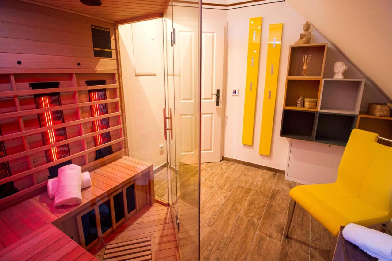 Up Besoeoek - Rapsbluete Mit Infrarotsauna Krummhörn Buitenkant foto