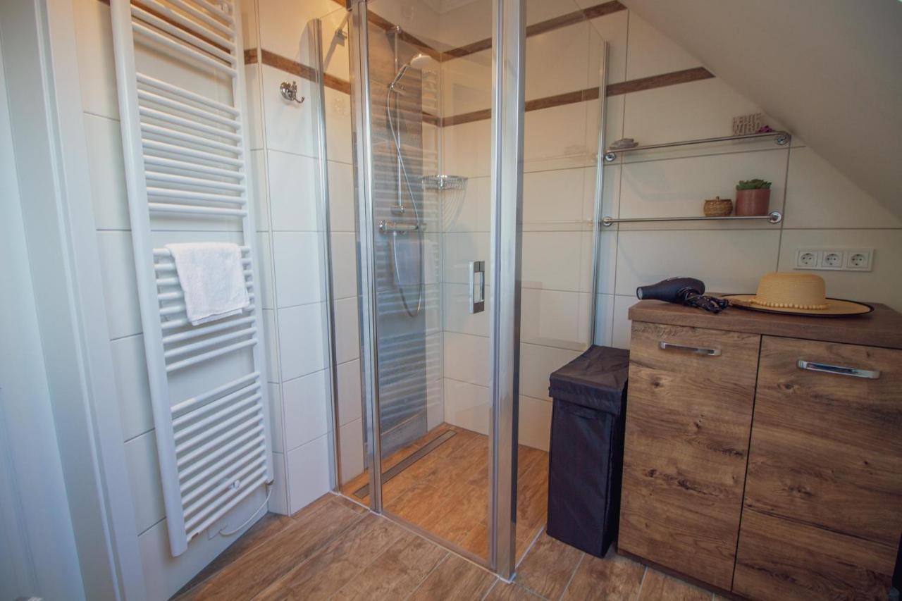 Up Besoeoek - Rapsbluete Mit Infrarotsauna Krummhörn Buitenkant foto